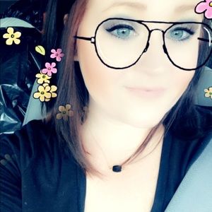 Meet your Posher, Claire